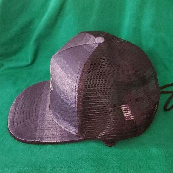 NWT Travis Mathew Cuater Mesh Hat with Drink Holder - Picture 3 of 10